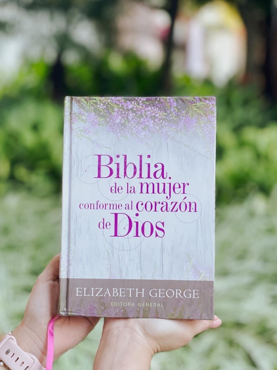 Biblia de la mujer conforme al corazón de Dios | Tapa dura