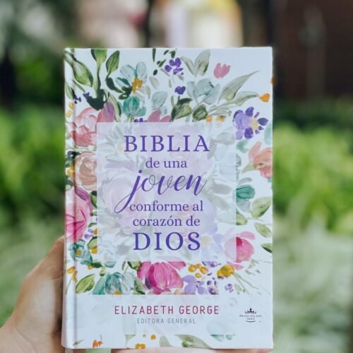 Biblia de Una Joven Conforme Al Corazón de Dios: Tapa Dura