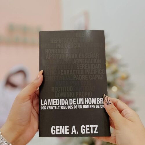 La medida de un hombre [Libro]
Los veinte atributos de un hombre de Dios