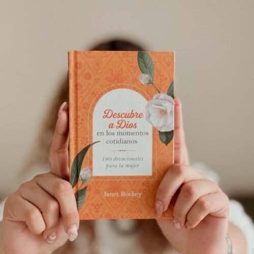 Descubre A Dios En Los Momentos Cotidianos
180 Devocionales para la mujer