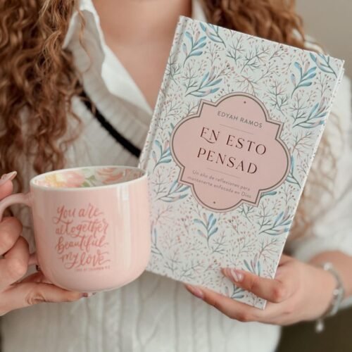 En esto pensad: Un año de reflexiones para mantenerte enfocada en Dios (Spanish Edition) Edición Kindle