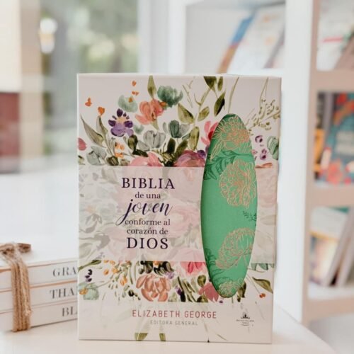 BIBLIA DE UNA JOVEN CONFORME AL CORAZÓN DE DIOS RVR1960 (TAPA IMITACIÓN PIEL)