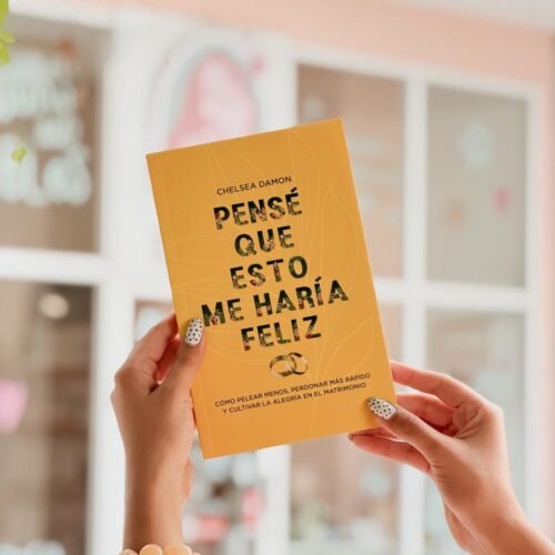 Pensé que esto me haría feliz
CHELSEA DAMON