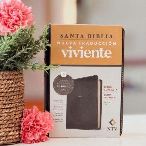 Biblia compacta NTV, letra gigante con Filament (SentiPiel, Gris, Letra Roja) (Spanish Edition)