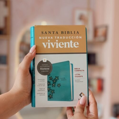Biblia compacta NTV, letra gigante con Filament (SentiPiel, Turquesa floral, Letra Roja) (Spanish Edition)