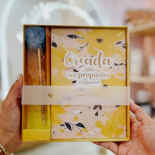 Set Devocional Libreta y Bolígrafo Pom Pom | Creada con Propósito