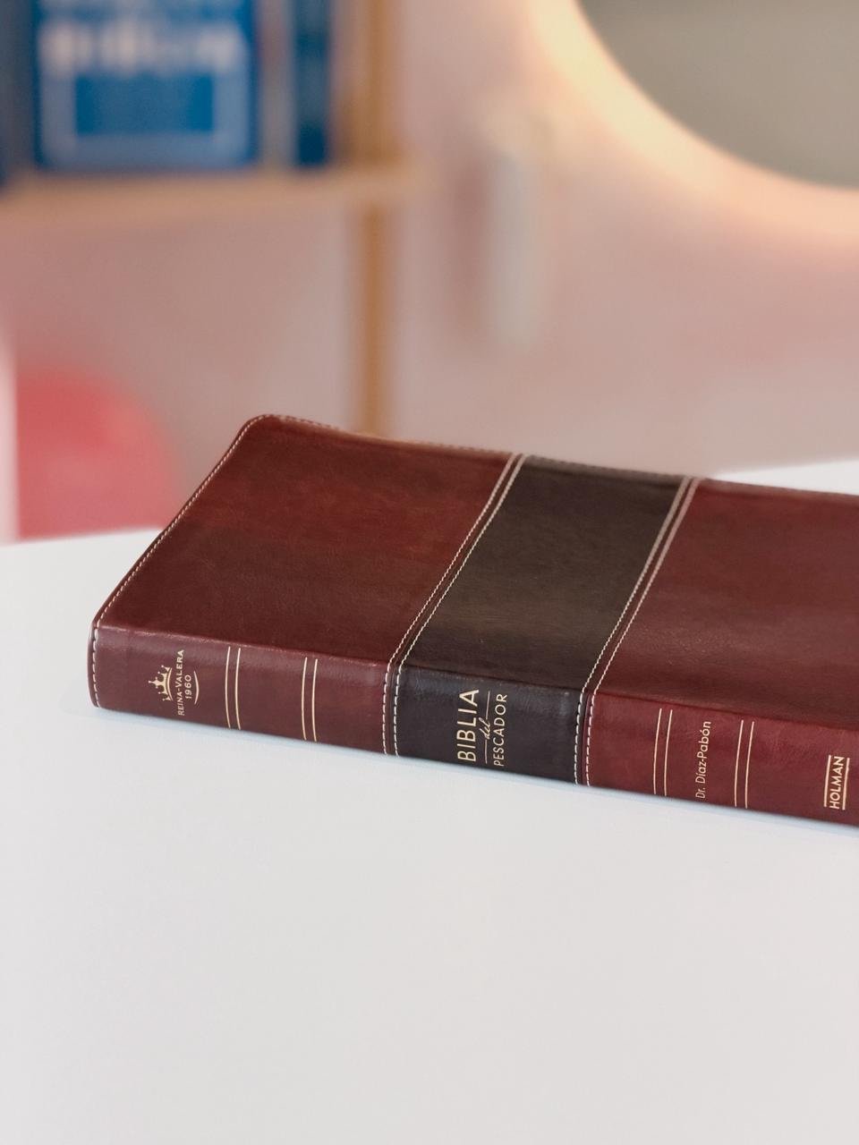 Reina Valera 1960 Biblia del Pescador, letra grande, caoba - Image 2